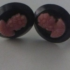 Vtg / Antique Cameo Style Screw Back Earrings